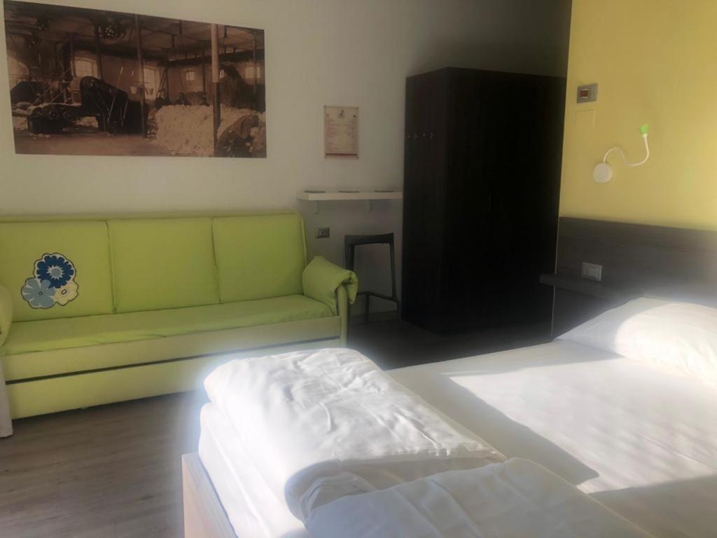 Antica Campione Rooms & Hostel Кампіоне-дель-Ґарда Екстер'єр фото