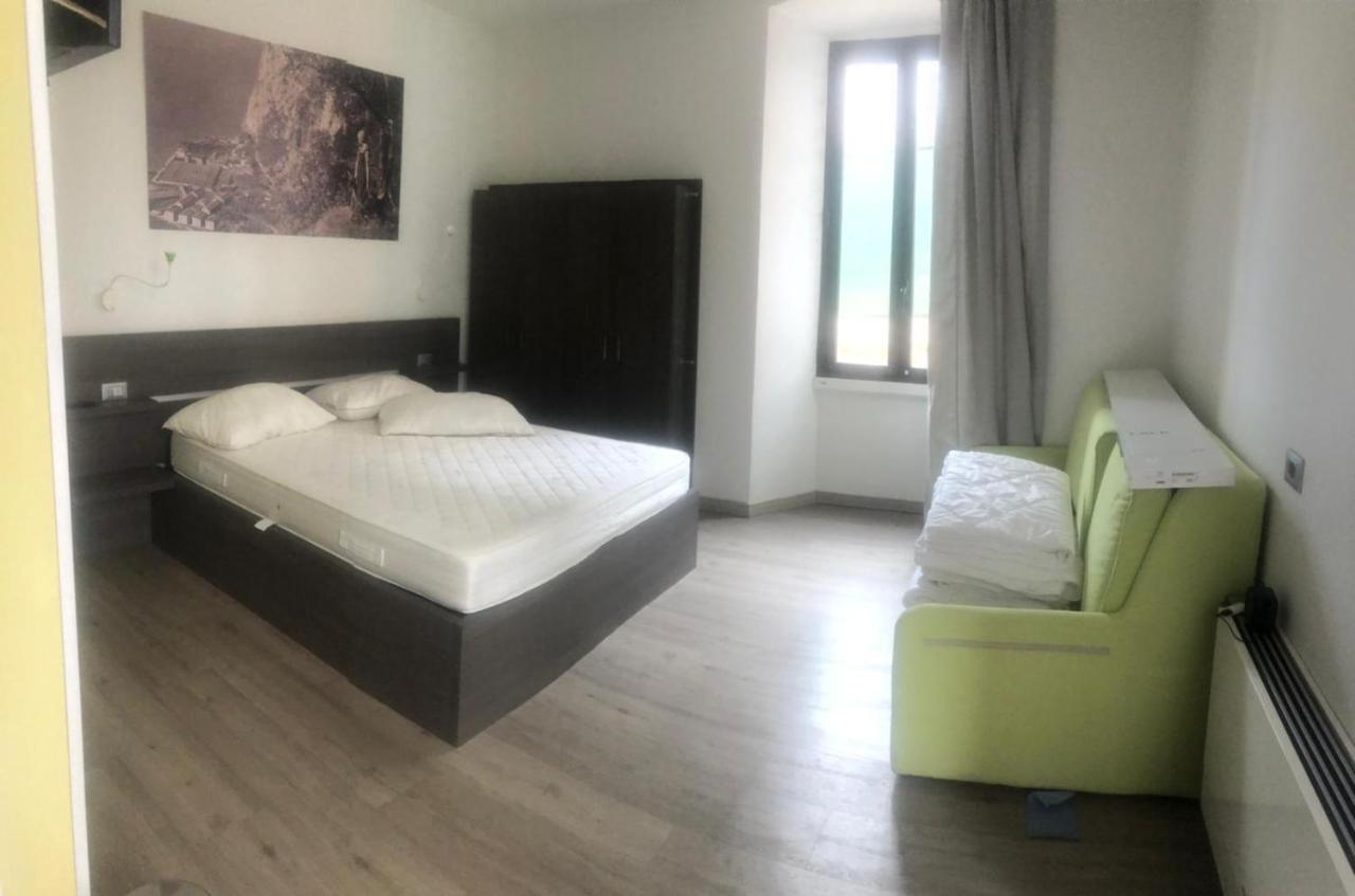 Antica Campione Rooms & Hostel Кампіоне-дель-Ґарда Екстер'єр фото